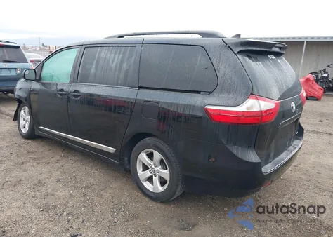 2019 Toyota Sienna Le 8 Passenger z USA, uszkodzony, nr VIN 5TDKZ3DC4KS018893